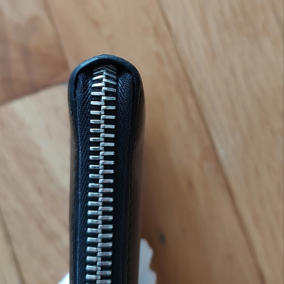 Prada leather zippy compact wallet EUC - Picture 7 of 14